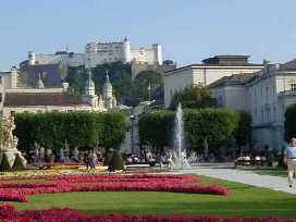 �h���~�̉̂��������Ă���H