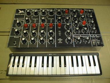 $B%7%s%;%5%$%6!<#39f5!$N<L??(B